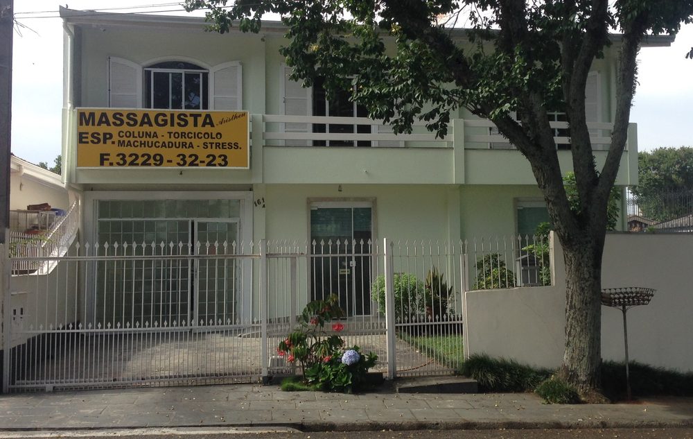 Fachada da clínica na Rua Pedro Hansaul, 161, Portão, Curitiba
